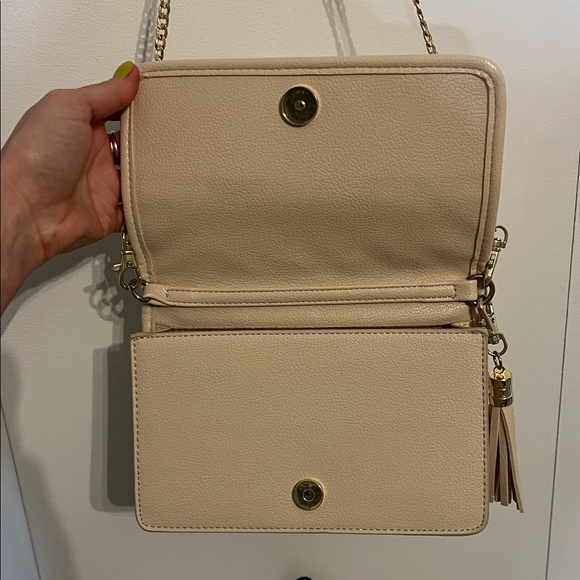 Quilted Shoulder Bag with detachable strap - Picture 3 of 15